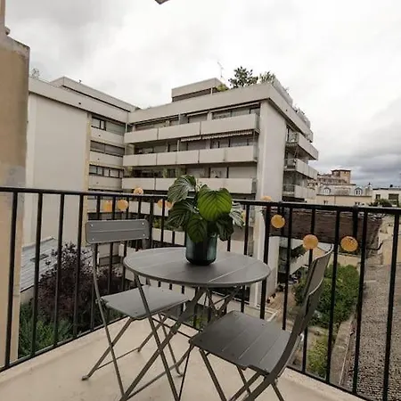 Avec Balcon Et Vue Tour Eiffel Apartment