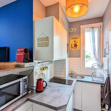 Apartment Avec Balcon Et Vue Tour Eiffel